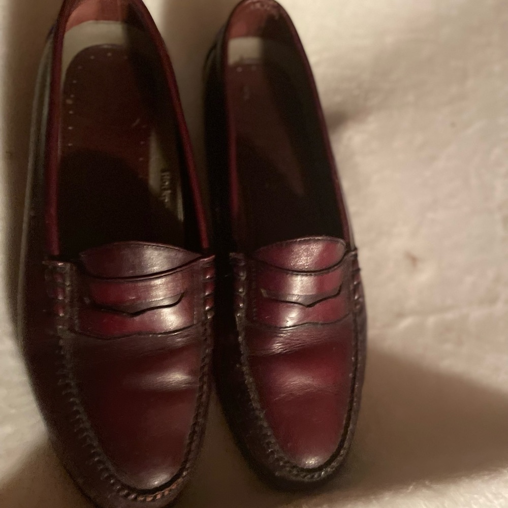 Rockport Dress shoes size 12 . It’s been used but still has a lot life left.